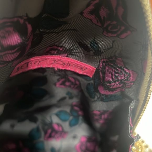 Betsey Johnson Do I Make You Corny? glittery candy corn shaped purse with chain. - Picture 13 of 16